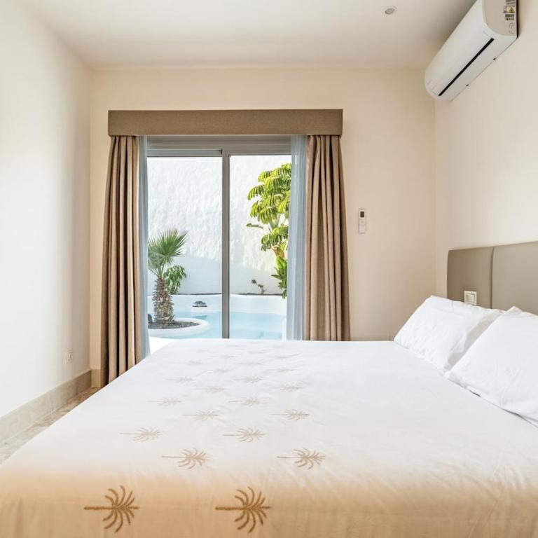 Exclusive Villa in Bahiazul with heated pool - Three-Bedroom Villa - 29