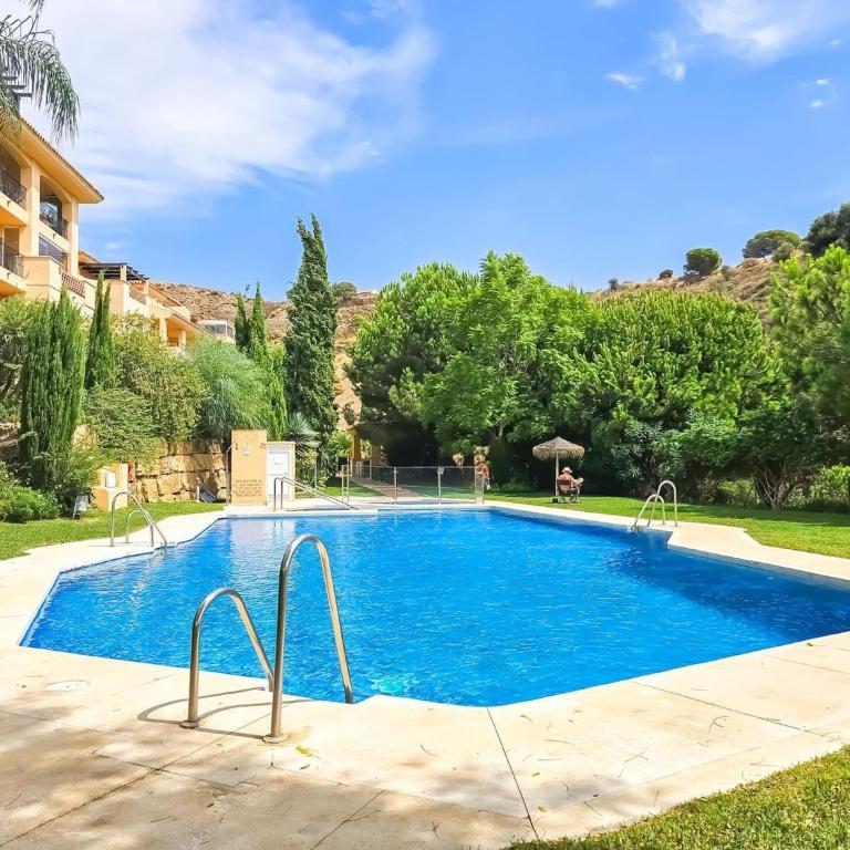 1 bed penthouse apt in Calahonda - Apartamento con terraza - 2
