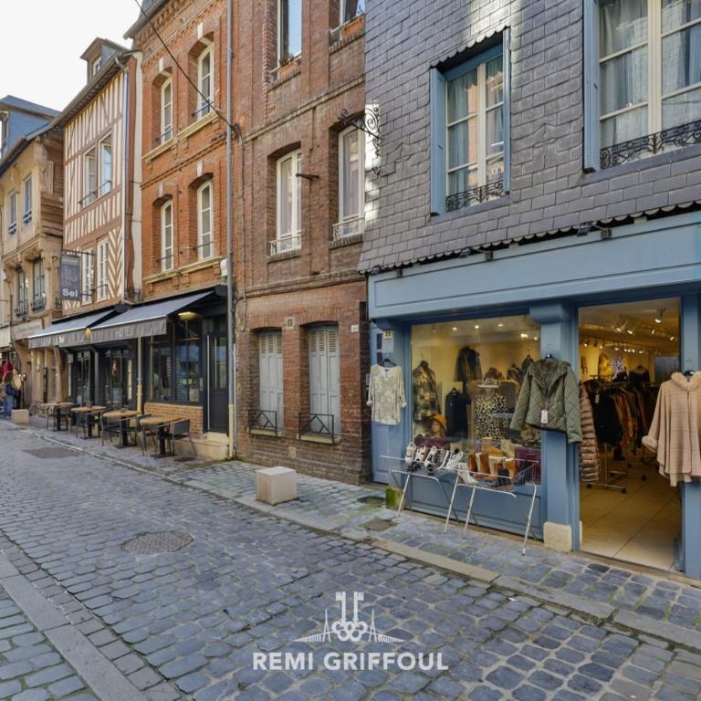 Le Bois Bleu 2nd Floor Elegance & Comfort in the Heart of Honfleur - Apartment - 6