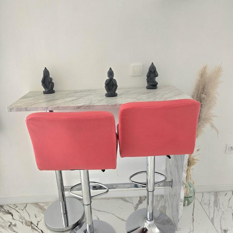 LOVE ROOM by GC - Jacuzzi - Wifi - Clim - Rétroprojecteur - Appartement 1 Chambre - 14