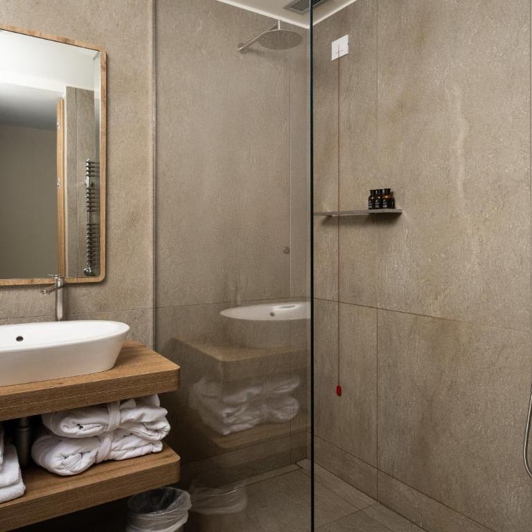 Grand Hotel Courmayeur Mont Blanc, by R Collection Hotels - Camera Comfort Matrimoniale/Doppia con Letti Singoli con Vista Montagna - 3