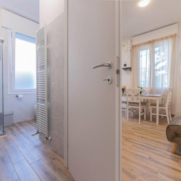 A soli 10 min da Sant'Orsola - Interno 4 con Design e Comfort - Appartamento con 1 Camera da Letto - 6