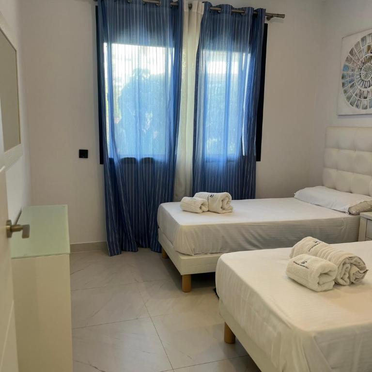 Mirador de Estepona Hills Apartment - Lifestyle Resort 800m - EsteponaCity - Family Room with Mountain View - 10