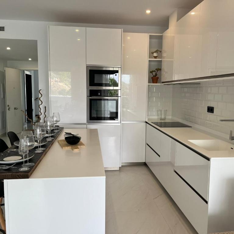 Mirador de Estepona Hills Apartment - Lifestyle Resort 800m - EsteponaCity - Family Room with Mountain View - 5