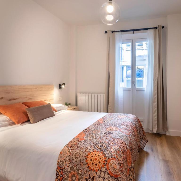 Corazón del Casco Viejo, las Siete Calles - Parking opcional - Apartamento de 3 dormitorios con balcón - 2