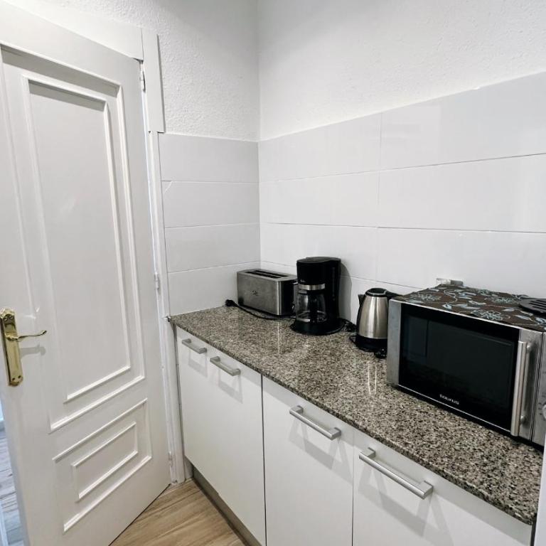Apartsalou Tati - Two-Bedroom Apartment - 12