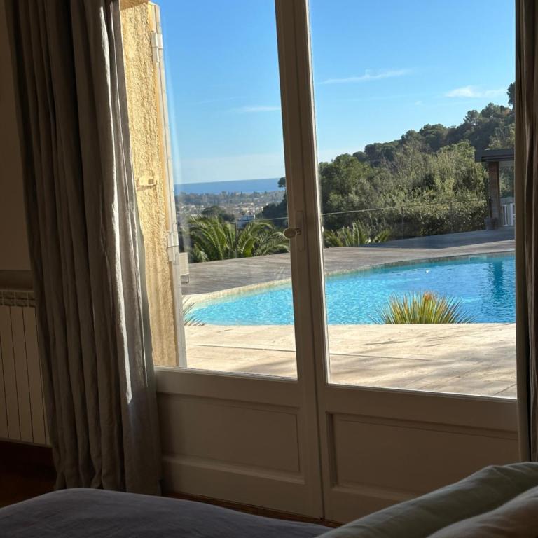 Grande Villa proche Sophia avec magnifique vue mer - Villa - 19