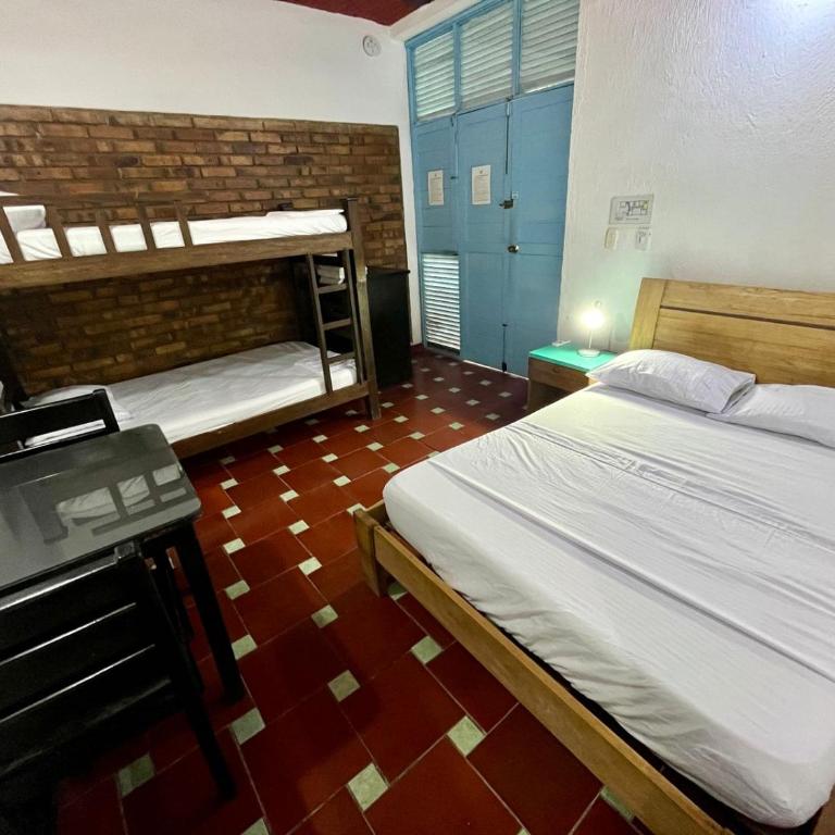 Sana Mar Hostel & Eco-Café - Habitación cuádruple - 2