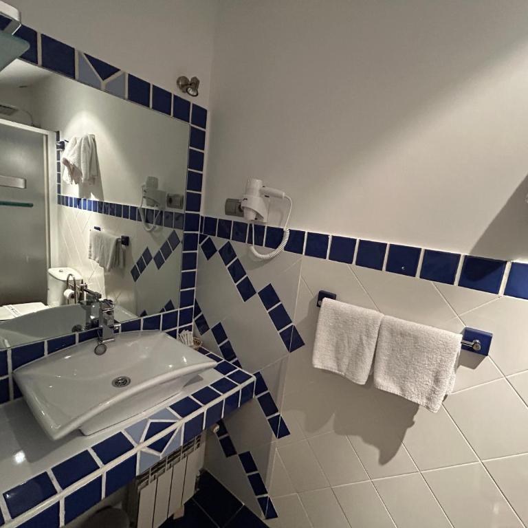 Hostal Santo Domingo - Quadruple Room with Garden View - 5