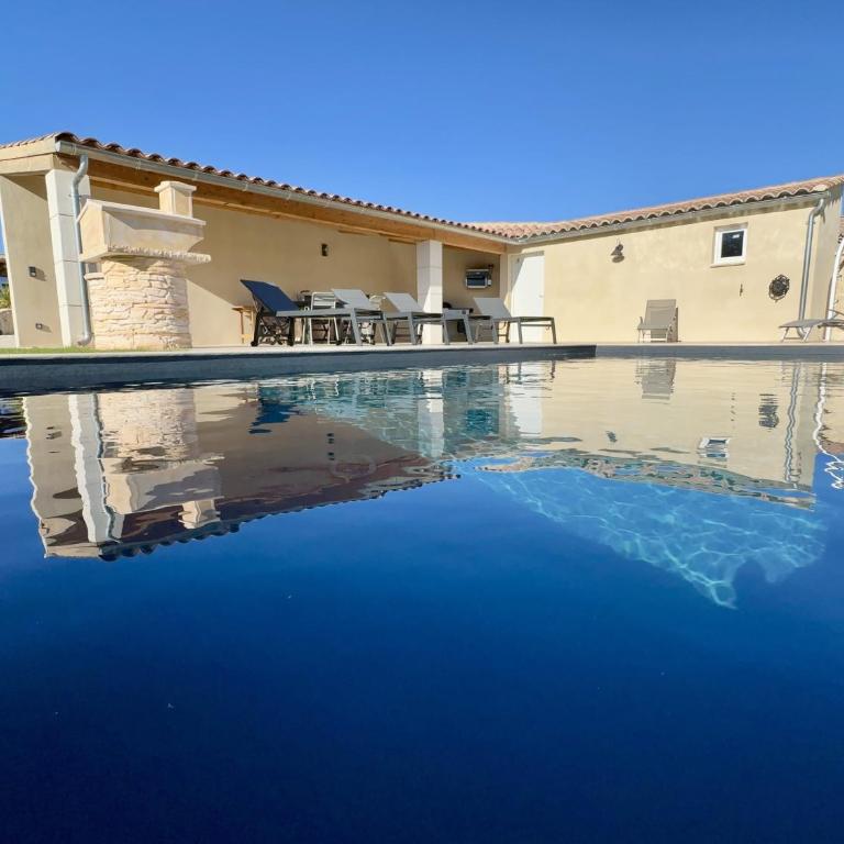 Mas de Baye - classé 5 étoiles meublé de tourisme - Villa avec Piscine Privée - 40