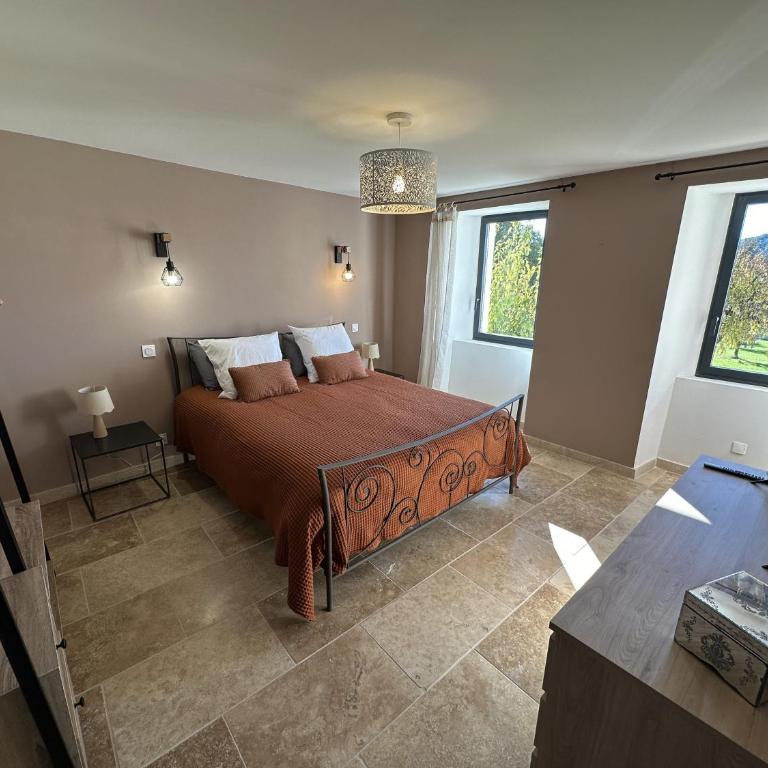 Mas de Baye - classé 5 étoiles meublé de tourisme - Villa avec Piscine Privée - 28