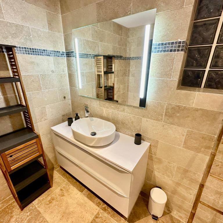 Mas de Baye - classé 5 étoiles meublé de tourisme - Villa avec Piscine Privée - 53