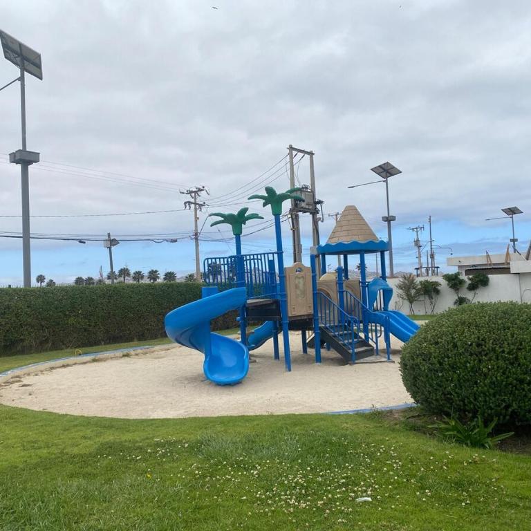 First line, ocean view - Two-Bedroom Apartment - 17