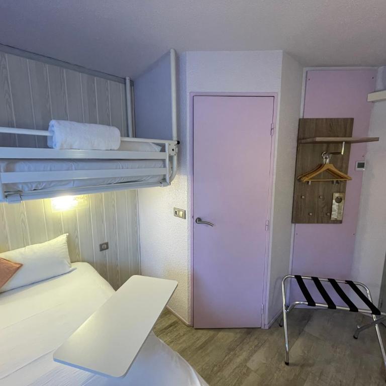 Brit Hotel Chambery - Chambre Triple (2 Adultes & 1 Enfant) - 5