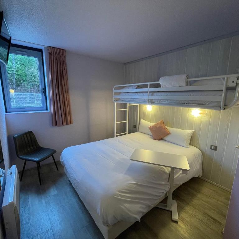 Brit Hotel Chambery - Chambre Triple (2 Adultes & 1 Enfant) - 1
