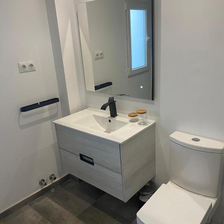 Gran casa cerca de la playa con 3 dormitorios en Pedregalejo - Casa de 3 dormitorios - 61