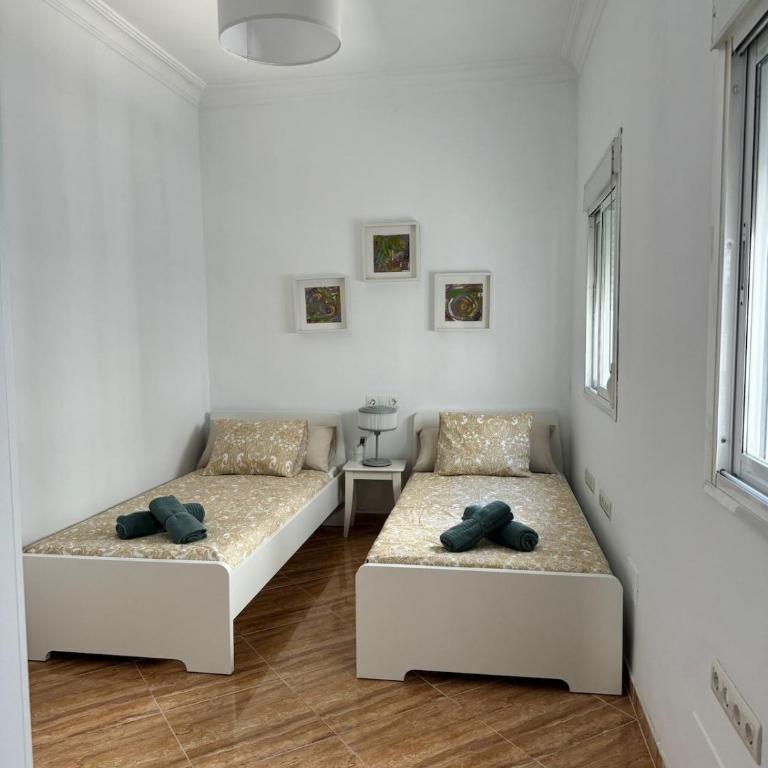Gran casa cerca de la playa con 3 dormitorios en Pedregalejo - Casa de 3 dormitorios - 48