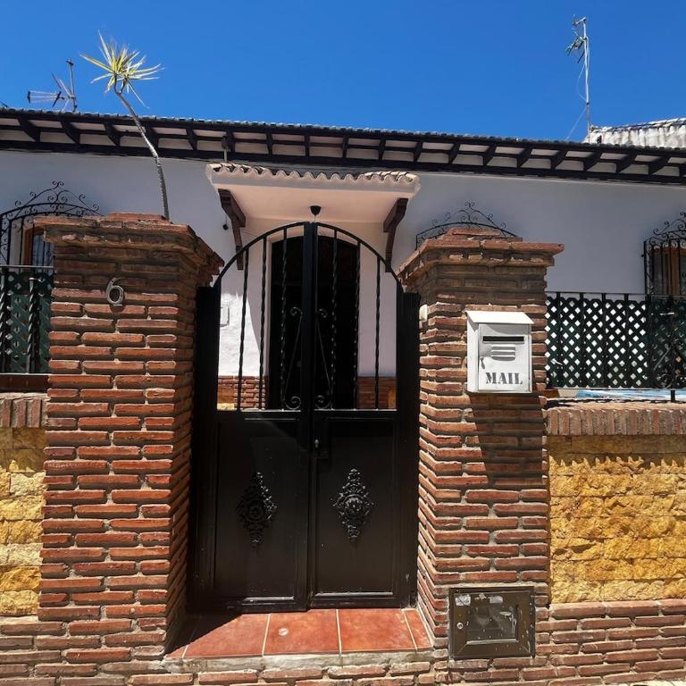 Gran casa cerca de la playa con 3 dormitorios en Pedregalejo - Casa de 3 dormitorios - 3