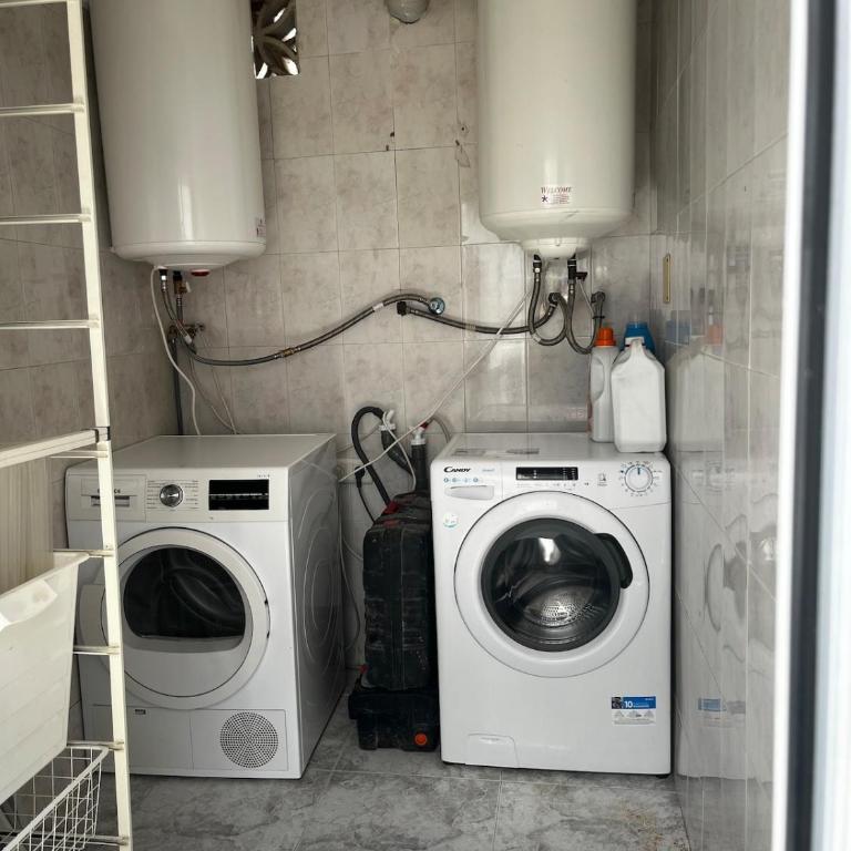 Gran casa cerca de la playa con 3 dormitorios en Pedregalejo - Casa de 3 dormitorios - 69