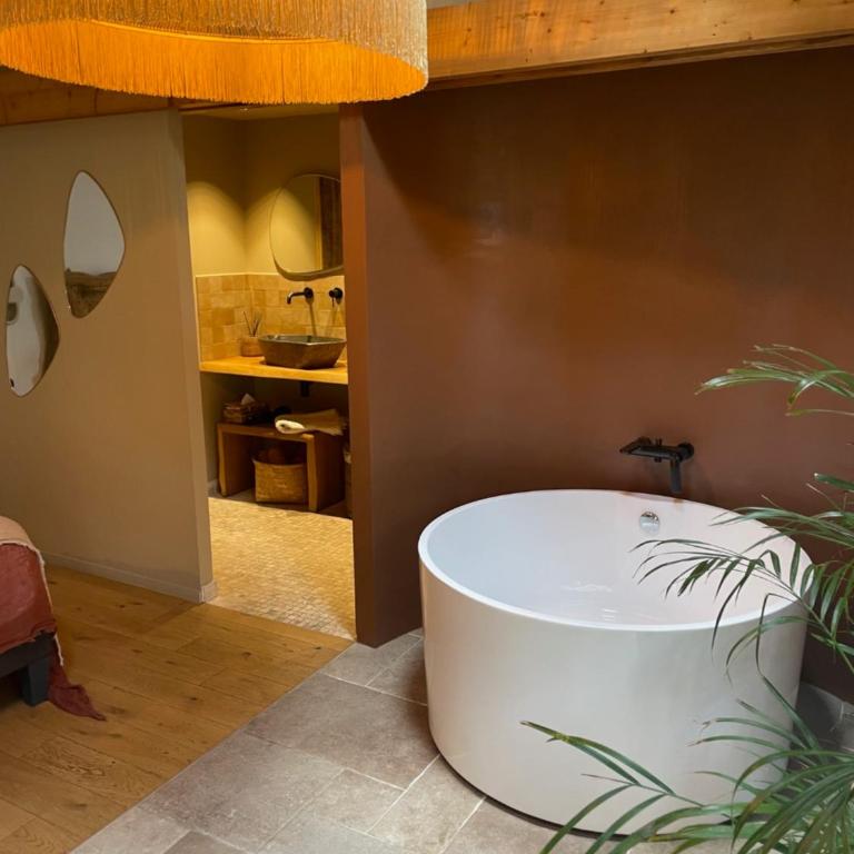 Villa Louisa - Suite avec Terrasse et Jacuzzi Privé - 23
