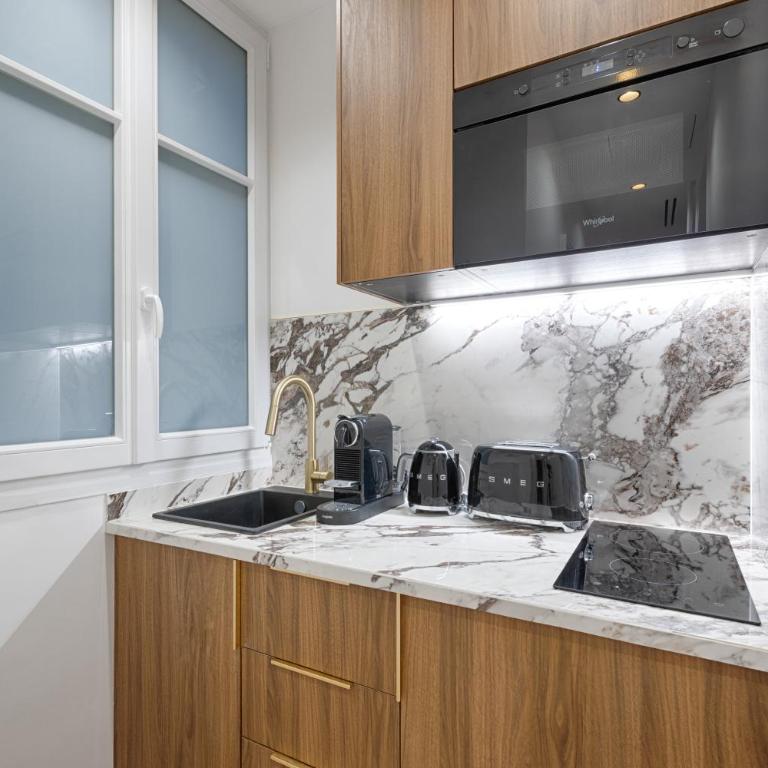 Serviced Apartment - 6 Guests - Champs-Élysées - Two-Bedroom Deluxe Apartment - 7