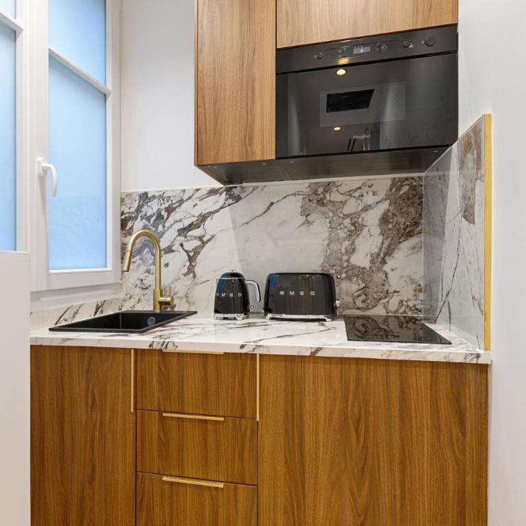 Serviced Apartment - 6 Guests - Champs-Élysées - Two-Bedroom Deluxe Apartment - 6