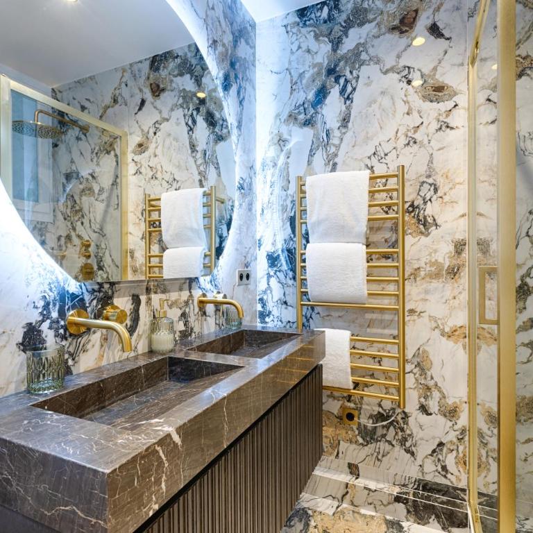 Serviced Apartment - 6 Guests - Champs-Élysées - Two-Bedroom Deluxe Apartment - 12