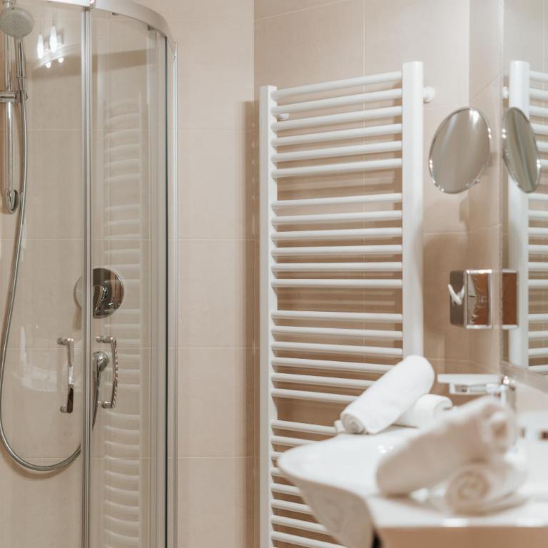 B&B Hotel Mirabel - Appartamento Superior con 2 Camere da Letto - 3