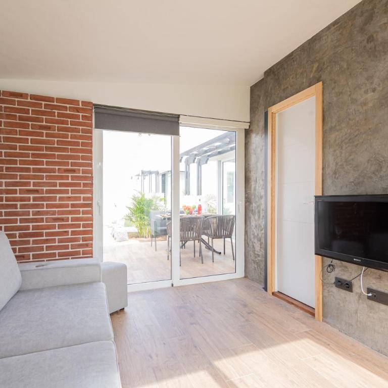 Modern Bungalow Dragon Club 2 - Two-Bedroom Apartment with Pool View - 19