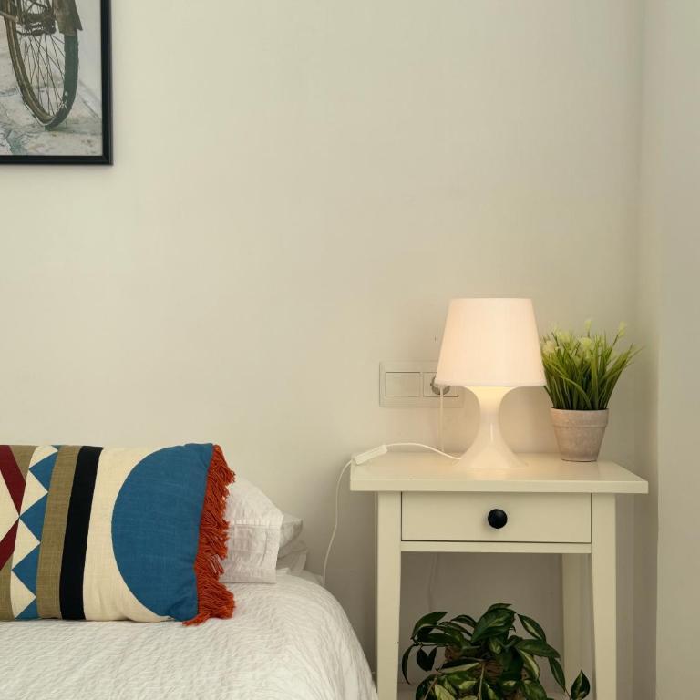 The Cozy House by Kura Homes - Three-Bedroom Apartment - 5