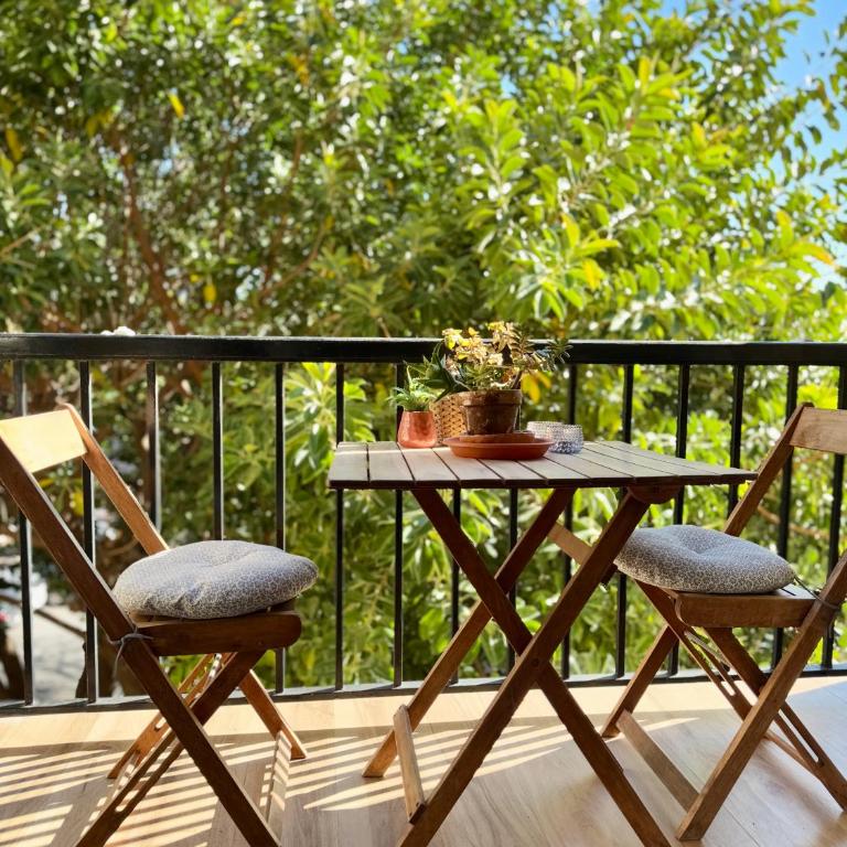 The Cozy House by Kura Homes - Three-Bedroom Apartment - 1