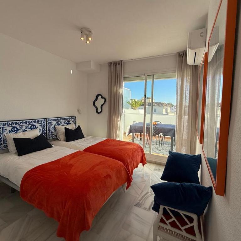 Modern Penthouse Big Solarium Sea Views Benavista Location Walk to Everything - Three-Bedroom Apartment - 14