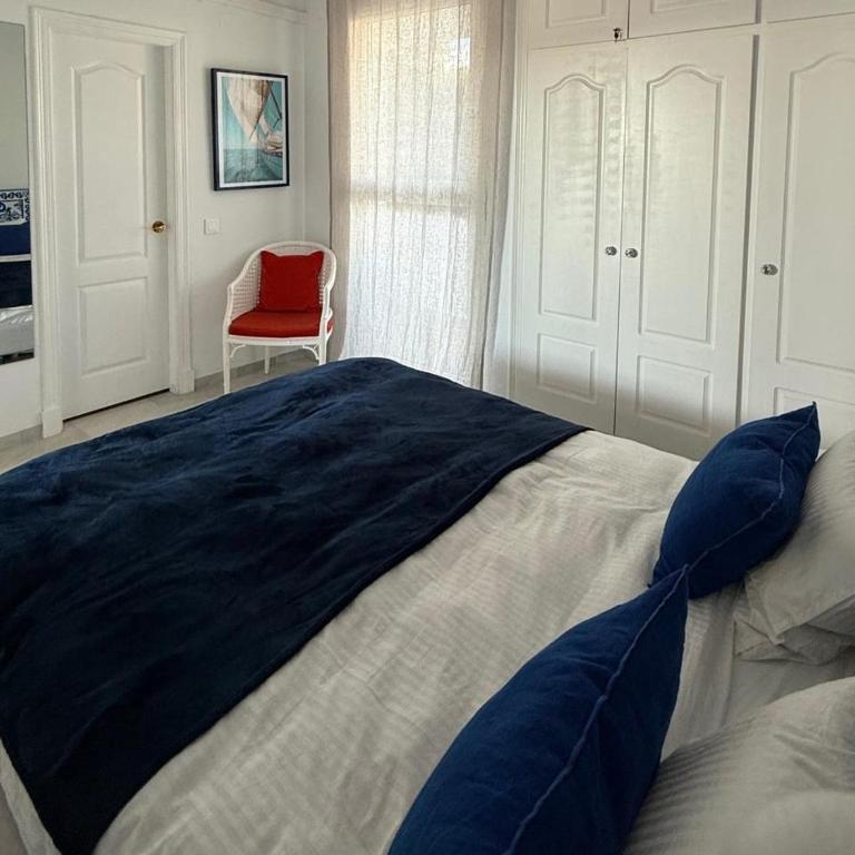 Modern Penthouse Big Solarium Sea Views Benavista Location Walk to Everything - Three-Bedroom Apartment - 18