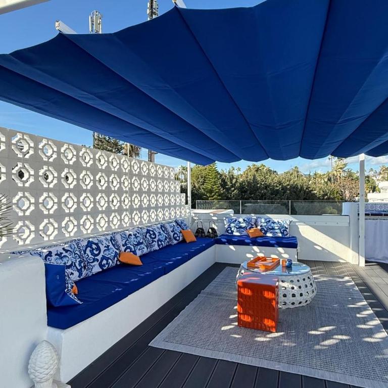 Modern Penthouse Big Solarium Sea Views Benavista Location Walk to Everything - Three-Bedroom Apartment - 12