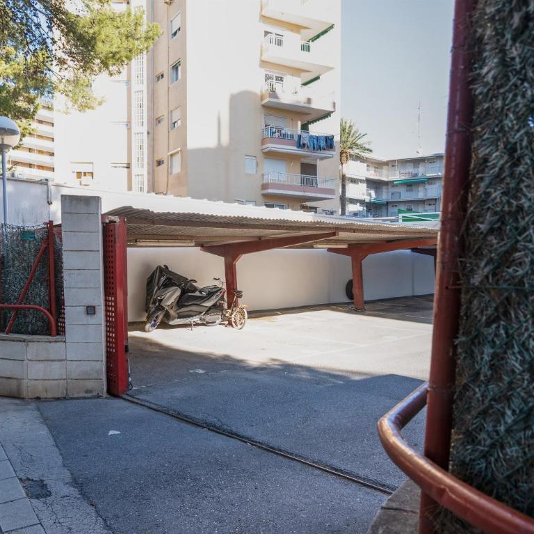 New Charming Apartment by the beach with swimming pool, parking & tennis court - Three-Bedroom Apartment - 39