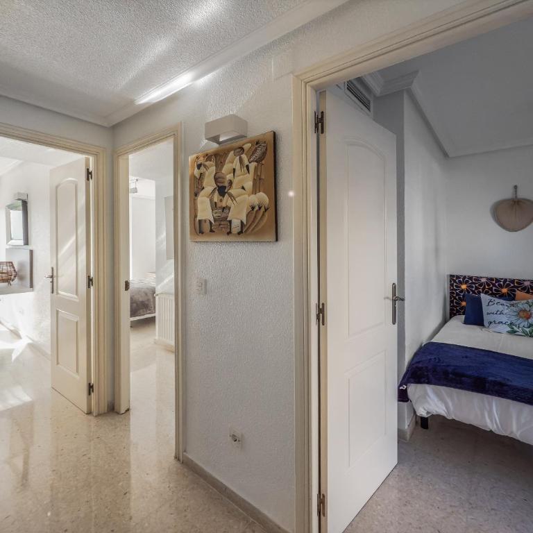 New Charming Apartment by the beach with swimming pool, parking & tennis court - Three-Bedroom Apartment - 20