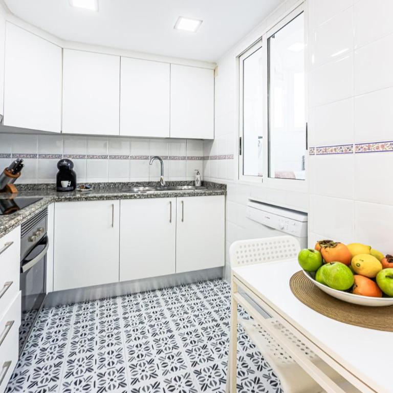 New Charming Apartment by the beach with swimming pool, parking & tennis court - Three-Bedroom Apartment - 21