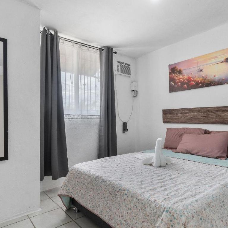 Casa Cozy, 2 bedroom, 4 bed, 2 baths with parking - Three-Bedroom House - 13