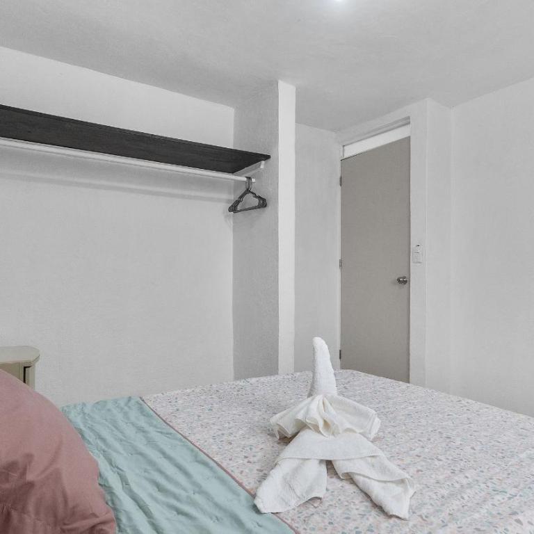 Casa Cozy, 2 bedroom, 4 bed, 2 baths with parking - Three-Bedroom House - 14