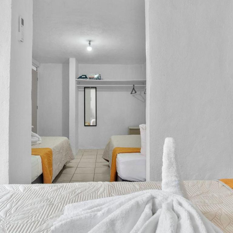 Casa Cozy, 2 bedroom, 4 bed, 2 baths with parking - Three-Bedroom House - 17