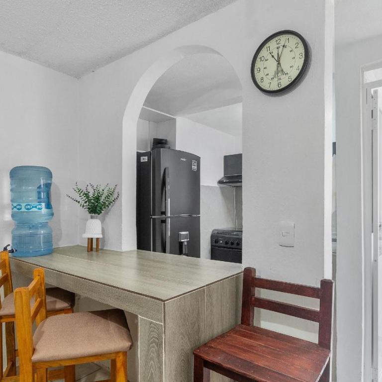 Casa Cozy, 2 bedroom, 4 bed, 2 baths with parking - Three-Bedroom House - 9