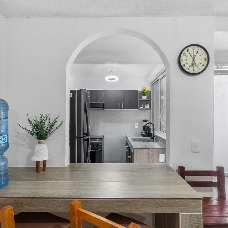 Casa Cozy, 2 bedroom, 4 bed, 2 baths with parking - Three-Bedroom House - 10