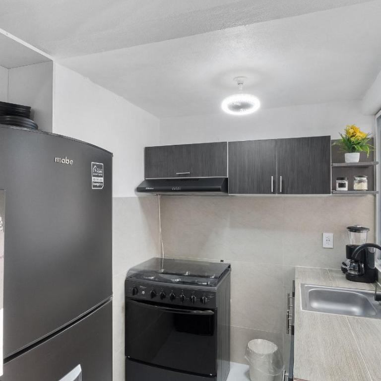 Casa Cozy, 2 bedroom, 4 bed, 2 baths with parking - Three-Bedroom House - 8