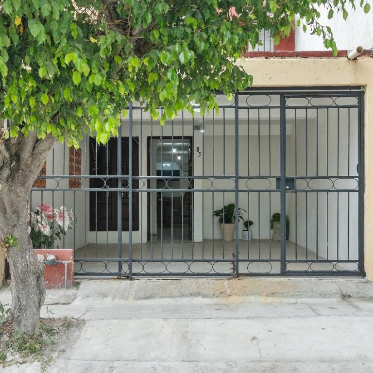 Casa Cozy, 2 bedroom, 4 bed, 2 baths with parking - Three-Bedroom House - 22