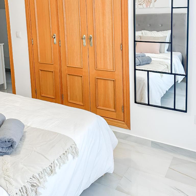 Oasis del Sol - Three-Bedroom Apartment - 8