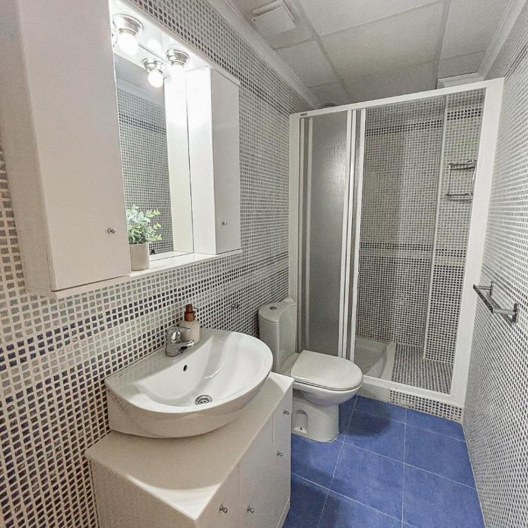 Oasis del Sol - Three-Bedroom Apartment - 11