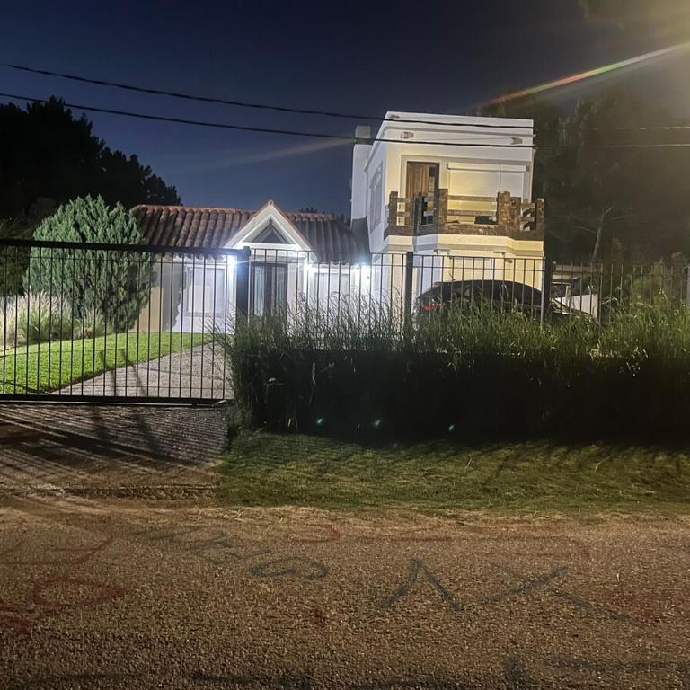 Casa en zona Tio Tom - Casa de 3 dormitorios - 2