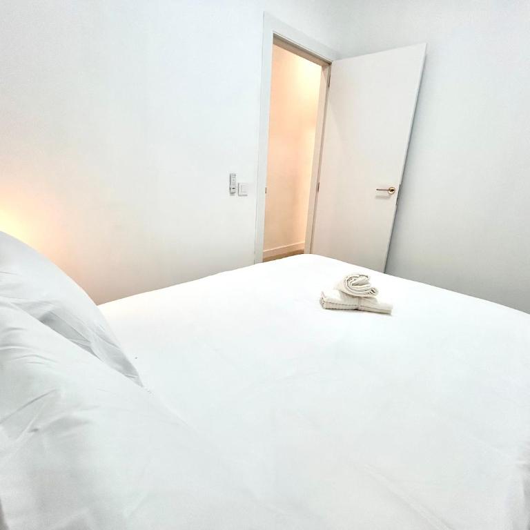 Valencia Comfort Stay Near Metro, 2 Bed, 1 Bath - Two-Bedroom Apartment - 20