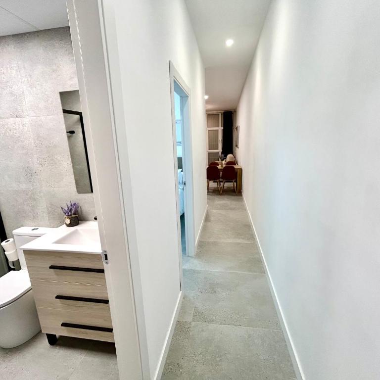 Valencia Comfort Stay Near Metro, 2 Bed, 1 Bath - Two-Bedroom Apartment - 23