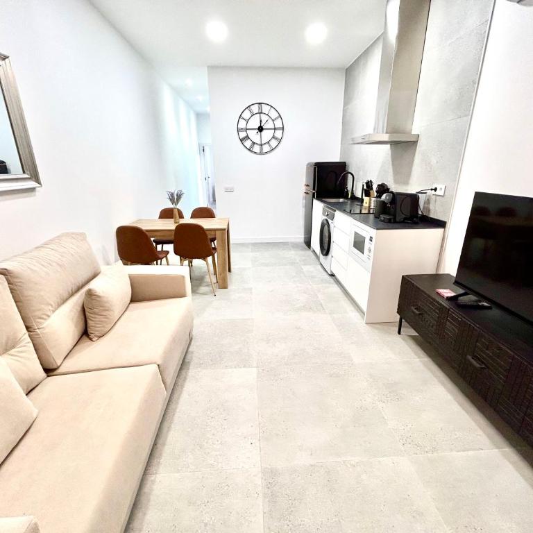 Valencia Comfort Stay Near Metro, 2 Bed, 1 Bath - Two-Bedroom Apartment - 26